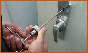 Flat Rock MI Locksmith Store Flat Rock, MI 734-233-9422 - 5-lock-opening